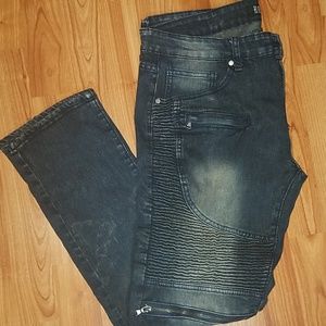 ROK DISTRESSED JEANS